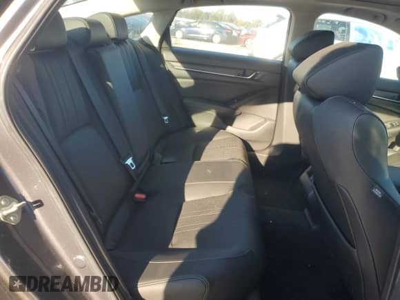 2020 Honda Accord Touring z VIN 1HGCV3F92LA011622, wystawiony jako Copart lot #82562045 z przebiegiem 35 552 mil mil oraz Szkoda całkowita • Salvage title. Historia ofert i sprzedaży dostępna na DreamBid. Obrazek 10.