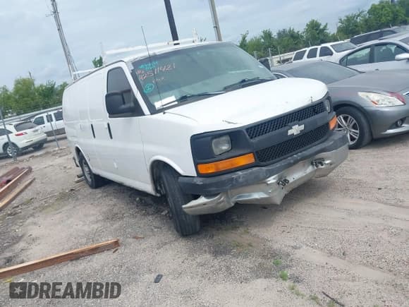 ✅ 2004 Chevrolet Express Cargo • VIN: 1GCFG15X441106582 • Lot: 42511421. Listed on IAAI with 243,577 mi. Free auction sales archive from the USA and detailed vehicle history report at DreamBid. Image 1.