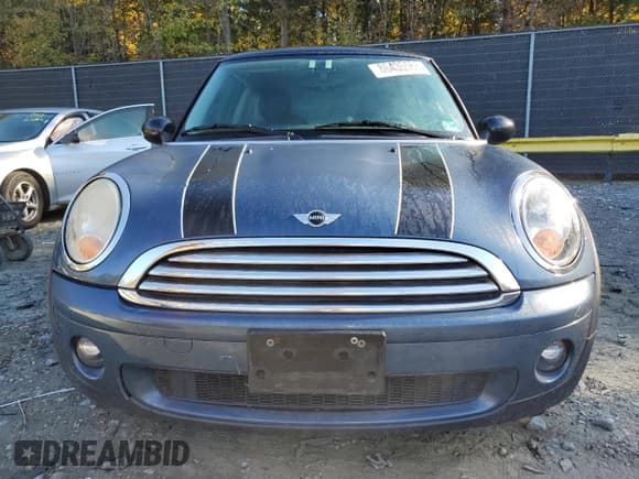 ✅ 2010 MINI Hardtop • VIN: WMWMF3C53ATU78001 • Lot: 86435565. Wystawiony na Copart z przebiegiem 104 691 mil. Bezpłatny archiwum sprzedaży aukcyjnych z USA i szczegółowy raport historii pojazdu na DreamBid. Zdjęcie 5.