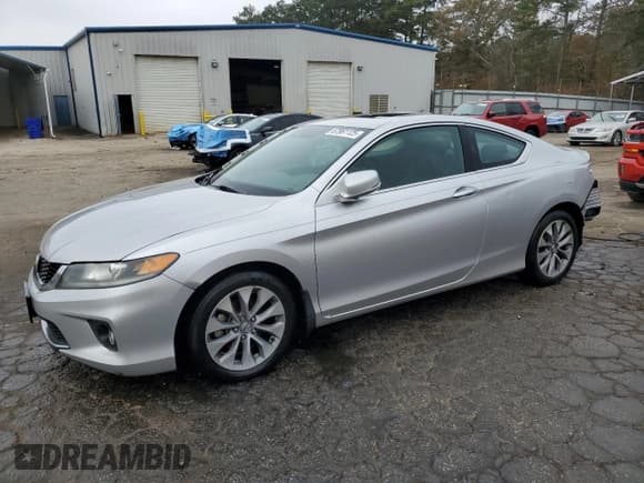 ✅ 2014 Honda Accord EX-L • VIN: 1HGCT1B86EA014677 • Lot: 67961125. Wystawiony na Copart z przebiegiem 178 895 mil. Bezpłatny archiwum sprzedaży aukcyjnych z USA i szczegółowy raport historii pojazdu na DreamBid. Zdjęcie 1.