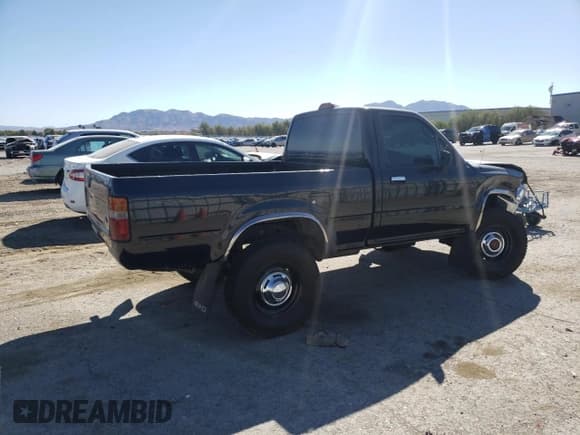 ✅ 1994 Toyota Pickup DX • VIN: 4TARN01P2RZ238716 • Лот: 69889915. Опубликован ранее на Copart с пробегом 323 344 миль. Бесплатный доступ к архиву аукционных продаж из США и подробный отчёт об истории автомобиля на DreamBid. Изображение 3.