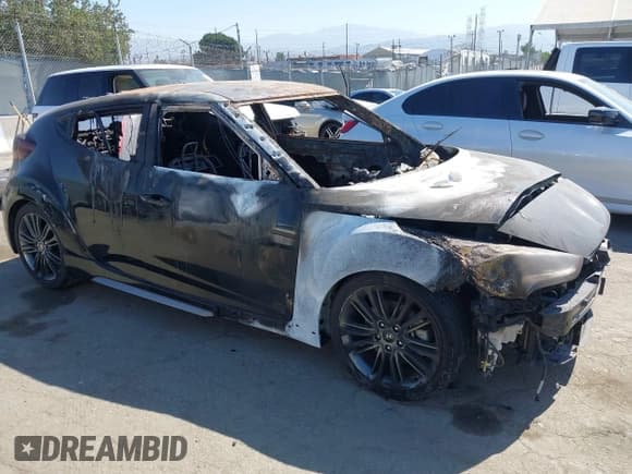 ✅ 2016 Hyundai Veloster Turbo • VIN: KMHTC6AE2GU291956 • Lot: 40088117. Wystawiony na IAAI z przebiegiem Nie podano. Bezpłatny archiwum sprzedaży aukcyjnych z USA i szczegółowy raport historii pojazdu na DreamBid. Zdjęcie 1.