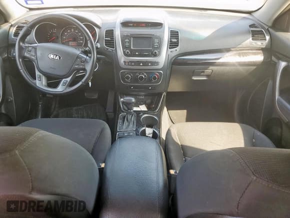 ✅ 2014 Kia Sorento LX • VIN: 5XYKT3A64EG515900 • Lot: 84643455. Listed on Copart with 129,839 mi. Free auction sales archive from the USA and detailed vehicle history report at DreamBid. Image 8.