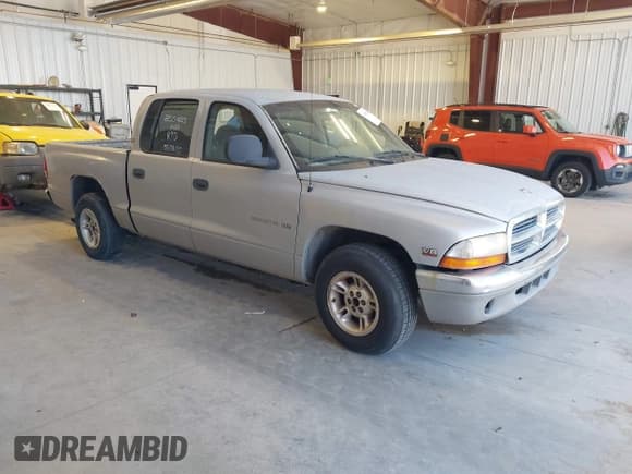 ✅ 2000 Dodge Dakota Sport • VIN: 1B7GL2AX9YS646909 • Lot: 42967254. Listed on IAAI with 251,189 mi. Free auction sales archive from the USA and detailed vehicle history report at DreamBid. Image 1.