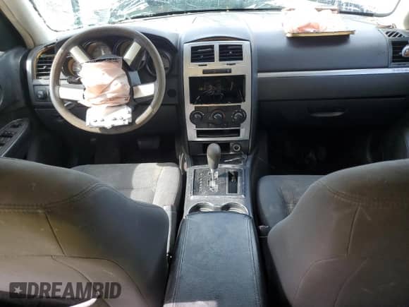 ✅ 2010 Dodge Charger SXT • VIN: 2B3CA3CV6AH217036 • Лот: 83402754. Размещён на Copart с пробегом Не указан миль. Получите бесплатный доступ к архиву аукционных продаж из США и посмотрите подробный отчёт об истории автомобиля на DreamBid. Изображение 8.