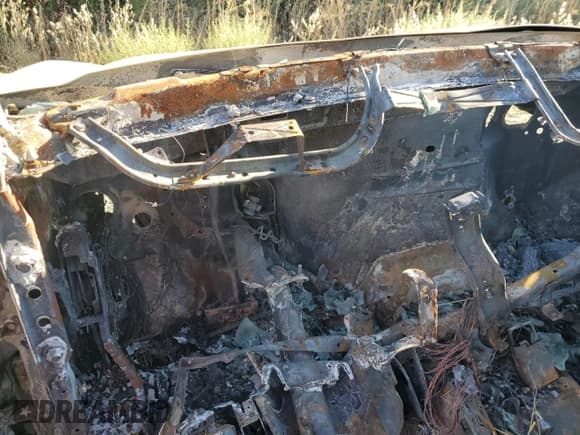 ✅ 2005 Chevrolet Silverado 1500 Z71 • VIN: 2GCEK13T851135007 • Лот: 75681764. Опубликован ранее на Copart с пробегом Не указан. Бесплатный доступ к архиву аукционных продаж из США и подробный отчёт об истории автомобиля на DreamBid. Изображение 9.