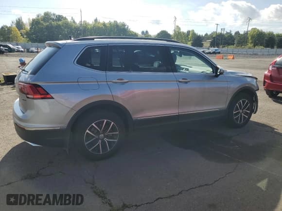 ✅ 2021 Volkswagen Tiguan SE • VIN: 3VV2B7AX1MM105285 • Lot: 81922955. Listed on Copart with 31,751 mi. Free auction sales archive from the USA and detailed vehicle history report at DreamBid. Image 3.