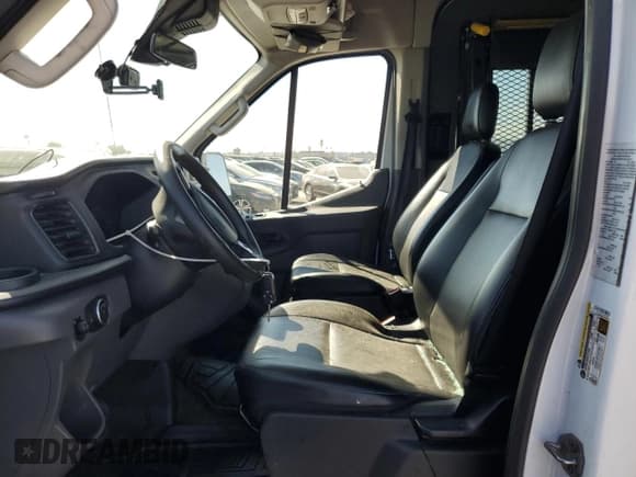 ✅ 2020 Ford Transit Cargo • VIN: 1FTYE1C81LKA10251 • Lot: 66031745. Wystawiony na Copart z przebiegiem 201 031 mil. Bezpłatny archiwum sprzedaży aukcyjnych z USA i szczegółowy raport historii pojazdu na DreamBid. Zdjęcie 7.