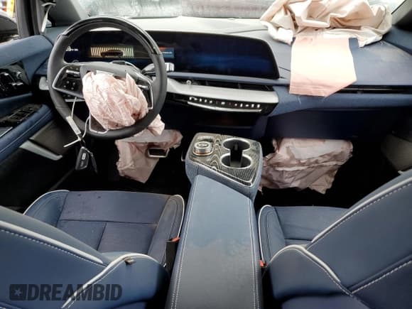 ✅ 2025 Cadillac Optiq Sport • VIN: 3GYK3GMRXSS163181 • Лот: 50325665. Опубликован ранее на Copart с пробегом 640 миль. Бесплатный доступ к архиву аукционных продаж из США и подробный отчёт об истории автомобиля на DreamBid. Изображение 8.