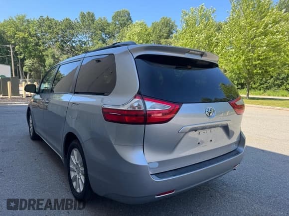 ✅ 2015 Toyota Sienna Limited • VIN: 5TDDK3DC8FS124511 • Lot: 62570905. Listed on Copart with 188,920 mi. Free auction sales archive from the USA and detailed vehicle history report at DreamBid. Image 3.