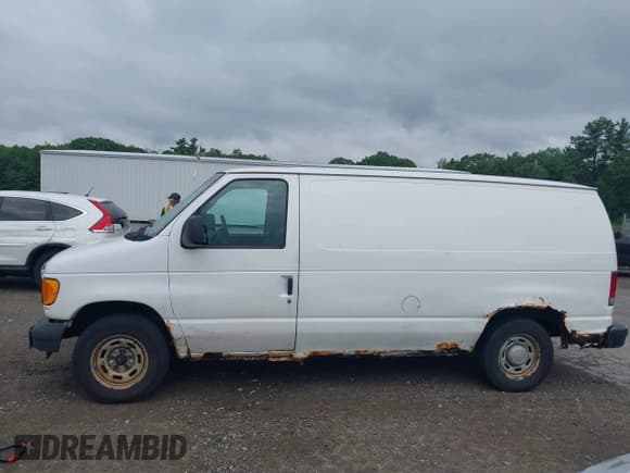 ✅ 2005 Ford Econoline Cargo • VIN: 1FTRE14W45HA28566 • Lot: 42875904. Listed on IAAI with 216,247 mi. Free auction sales archive from the USA and detailed vehicle history report at DreamBid. Image 6.