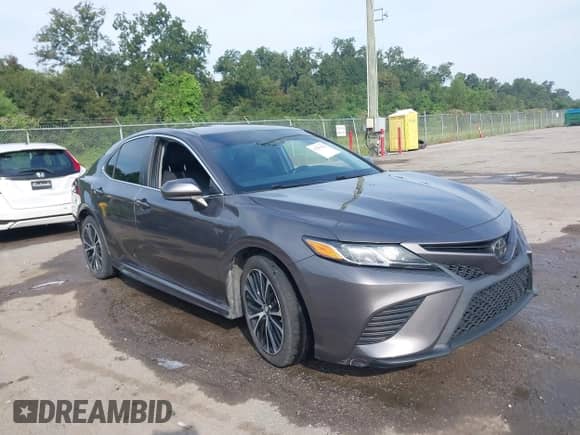 2019 Toyota Camry LE z VIN 4T1B11HK9KU232458, wystawiony jako IAAI lot #43203824 z przebiegiem 88 359 mil mil oraz . Historia ofert i sprzedaży dostępna na DreamBid. Obrazek 1.