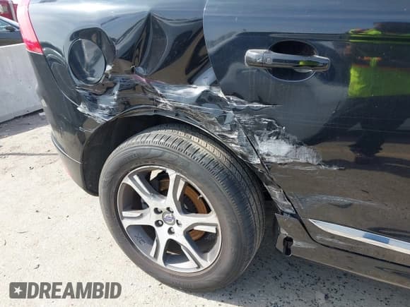 ✅ 2014 Volvo XC60 R-Design Premier Plus • VIN: YV4902DZ4E2554890 • Lot: 41599418. Wystawiony na IAAI z przebiegiem 90 090 mil. Bezpłatny archiwum sprzedaży aukcyjnych z USA i szczegółowy raport historii pojazdu na DreamBid. Zdjęcie 18.