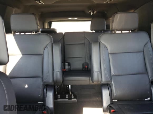 ✅ 2021 Chevrolet Suburban Z71 • VIN: 1GNSKDKD4MR484158 • Lot: 71556064. Wystawiony na Copart z przebiegiem 63 294 mil. Bezpłatny archiwum sprzedaży aukcyjnych z USA i szczegółowy raport historii pojazdu na DreamBid. Zdjęcie 10.