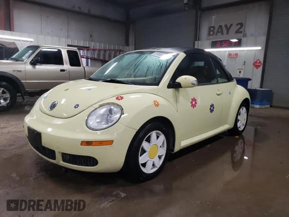 ✅ 2006 Volkswagen Beetle • VIN: 3VWRF31YX6M311661 • Lot: 51855285. Listed on Copart with 98,703 mi. Free auction sales archive from the USA and detailed vehicle history report at DreamBid. Image 1.
