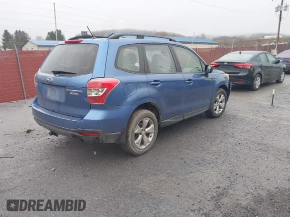 ✅ 2015 Subaru Forester 2.5i • VIN: JF2SJABC7FH459573 • Lot: 43749325. Listed on IAAI with 220,850 mi. Free auction sales archive from the USA and detailed vehicle history report at DreamBid. Image 4.