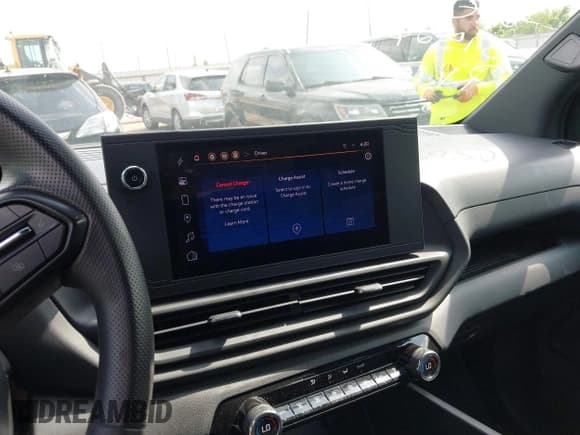 ✅ 2024 Chevrolet Silverado EV Work Truck • VIN: 1GC10VEL6RU200925 • Лот: 42101870. Опубликован ранее на IAAI с пробегом 11 817 миль. Бесплатный доступ к архиву аукционных продаж из США и подробный отчёт об истории автомобиля на DreamBid. Изображение 18.