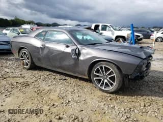 ✅ 2023 Dodge Challenger R/T • VIN: 2C3CDZBT4PH695865 • Lot: 50253224. Wystawiony na Copart z przebiegiem 1 401 mil. Bezpłatny archiwum sprzedaży aukcyjnych z USA i szczegółowy raport historii pojazdu na DreamBid. Zdjęcie 4.