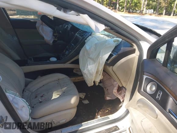 ✅ 2017 Lincoln MKZ Reserve • VIN: 3LN6L5E94HR610061 • Lot: 43418229. Wystawiony na IAAI z przebiegiem Nie podano. Bezpłatny archiwum sprzedaży aukcyjnych z USA i szczegółowy raport historii pojazdu na DreamBid. Zdjęcie 5.