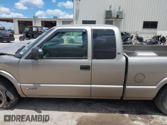 ✅ 2003 Chevrolet S-10 LS • VIN: 1GCCS19X638100820 • Лот: 42223688. Опубликован ранее на IAAI с пробегом 212 545 миль. Бесплатный доступ к архиву аукционных продаж из США и подробный отчёт об истории автомобиля на DreamBid. Изображение 14.
