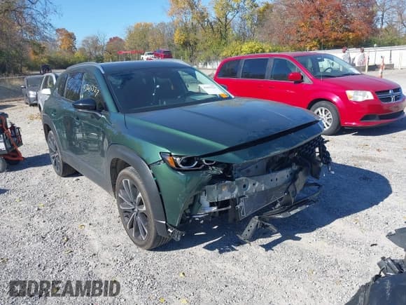 ✅ 2025 Mazda CX-50 S Premium Plus • VIN: 7MMVABEM7SN373519 • Лот: 43615327. Опубликован ранее на IAAI с пробегом 13 139 миль. Бесплатный доступ к архиву аукционных продаж из США и подробный отчёт об истории автомобиля на DreamBid. Изображение 1.