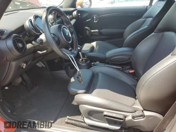 ✅ 2019 MINI Convertible Cooper S • VIN: WMWWG9C57K3E40509 • Лот: 66933365. Опубликован ранее на Copart с пробегом 31 009 миль. Бесплатный доступ к архиву аукционных продаж из США и подробный отчёт об истории автомобиля на DreamBid. Изображение 7.