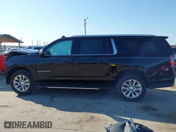 ✅ 2022 Chevrolet Suburban Premier • VIN: 1GNSKFKD3NR142911 • Lot: 42958230. Wystawiony na IAAI z przebiegiem 125 206 mil. Bezpłatny archiwum sprzedaży aukcyjnych z USA i szczegółowy raport historii pojazdu na DreamBid. Zdjęcie 15.