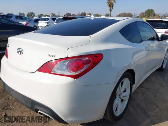 ✅ 2010 Hyundai Genesis Coupe Premium • VIN: KMHHT6KD0AU030389 • Lot: 41449455. Wystawiony na IAAI z przebiegiem 173 318 mil. Bezpłatny archiwum sprzedaży aukcyjnych z USA i szczegółowy raport historii pojazdu na DreamBid. Zdjęcie 4.