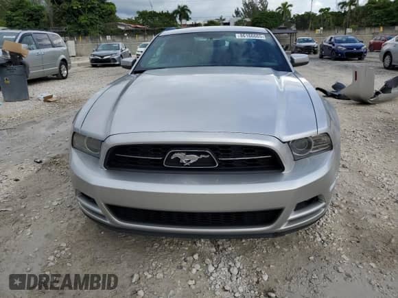 2014 Ford Mustang V6 z VIN 1ZVBP8AM9E5253703, wystawiony jako Copart lot #86166665 z przebiegiem 139 131 mil mil oraz Szkoda całkowita • Salvage title. Historia ofert i sprzedaży dostępna na DreamBid. Obrazek 5.