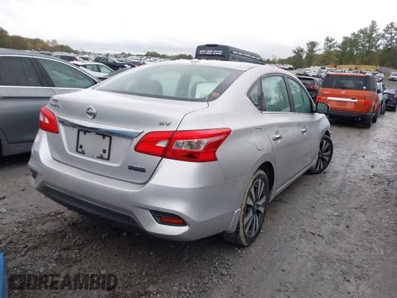 ✅ 2019 Nissan Sentra S • VIN: 3N1AB7AP6KY215574 • Лот: 43552240. Опубликован ранее на IAAI с пробегом 105 172 миль. Бесплатный доступ к архиву аукционных продаж из США и подробный отчёт об истории автомобиля на DreamBid. Изображение 4.