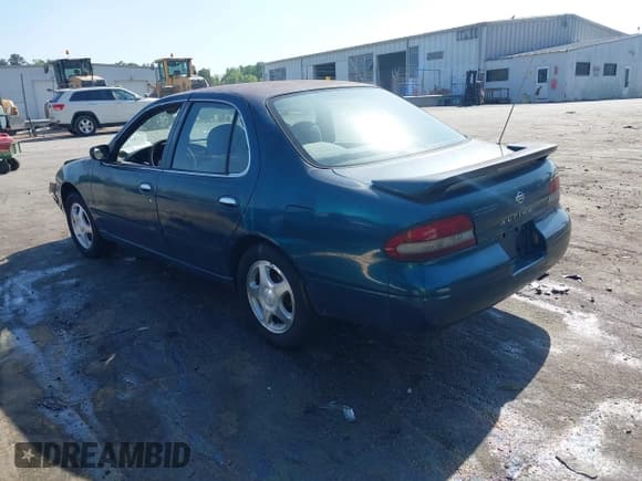 ✅ 1997 Nissan Altima XE • VIN: 1N4BU31D1VC199720 • Lot: 42061192. Listed on IAAI with 312,370 mi. Free auction sales archive from the USA and detailed vehicle history report at DreamBid. Image 3.