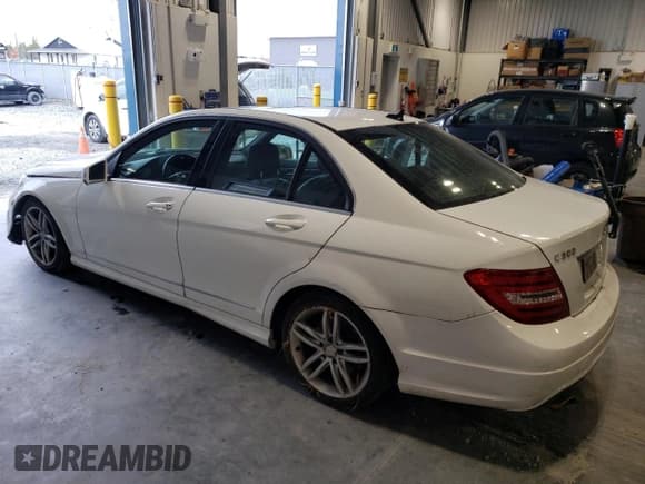 ✅ 2013 Mercedes-Benz C 300 Luxury • VIN: WDDGF8AB9DA792134 • Лот: 86216845. Опубликован ранее на Copart с пробегом 188 486 миль. Бесплатный доступ к архиву аукционных продаж из США и подробный отчёт об истории автомобиля на DreamBid. Изображение 2.