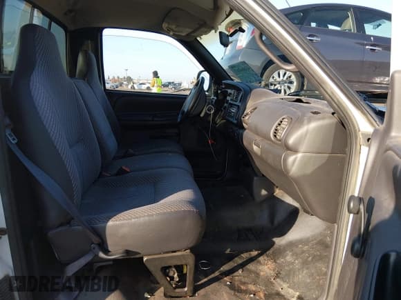 ✅ 2000 Dodge 1500 • VIN: 1B7HC16Y5YS619884 • Lot: 43564807. Listed on IAAI with 116,219 mi. Free auction sales archive from the USA and detailed vehicle history report at DreamBid. Image 5.