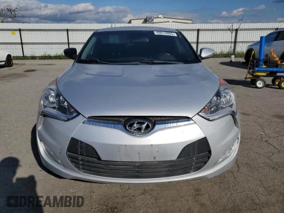 ✅ 2017 Hyundai Veloster • VIN: KMHTC6AD8HU311359 • Lot: 49013005. Wystawiony na Copart z przebiegiem 117 602 mil. Bezpłatny archiwum sprzedaży aukcyjnych z USA i szczegółowy raport historii pojazdu na DreamBid. Zdjęcie 5.