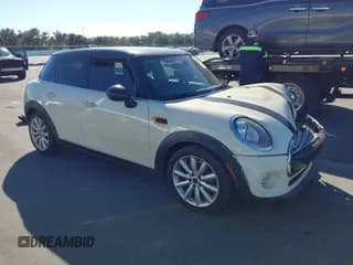 ✅ 2015 MINI Hardtop 4 Door • VIN: WMWXS5C53FT828416 • Lot: 43603010. Wystawiony na IAAI z przebiegiem 153 548 mil. Bezpłatny archiwum sprzedaży aukcyjnych z USA i szczegółowy raport historii pojazdu na DreamBid. Zdjęcie 1.