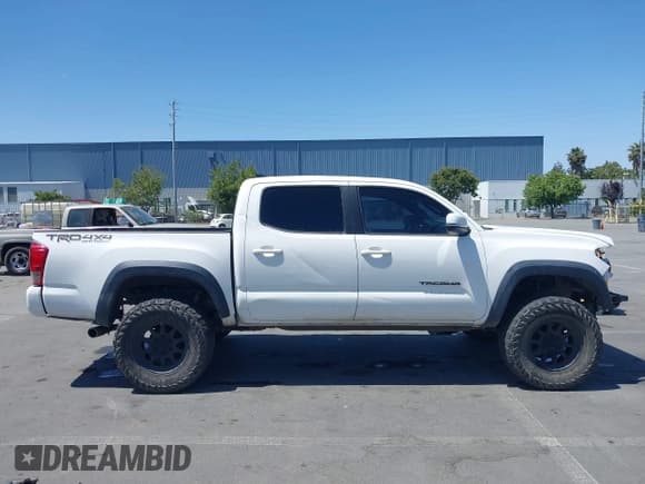 ✅ 2016 Toyota Tacoma SR • VIN: 3TMCZ5AN4GM002500 • Lot: 42477908. Wystawiony na IAAI z przebiegiem 192 424 mil. Bezpłatny archiwum sprzedaży aukcyjnych z USA i szczegółowy raport historii pojazdu na DreamBid. Zdjęcie 14.