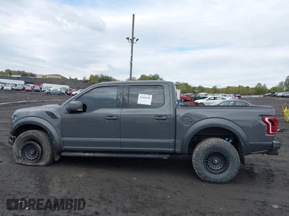 ✅ 2018 Ford F-150 Raptor • VIN: 1FTFW1RG7JFD92407 • Lot: 43445340. Wystawiony na IAAI z przebiegiem 86 234 mil. Bezpłatny archiwum sprzedaży aukcyjnych z USA i szczegółowy raport historii pojazdu na DreamBid. Zdjęcie 14.