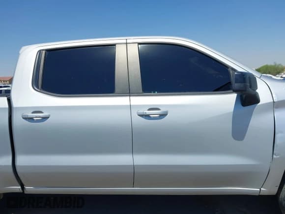 ✅ 2019 Chevrolet Silverado 1500 RST • VIN: 1GCUYEED6KZ148803 • Lot: 42625691. Wystawiony na IAAI z przebiegiem 56 995 mil. Bezpłatny archiwum sprzedaży aukcyjnych z USA i szczegółowy raport historii pojazdu na DreamBid. Zdjęcie 12.