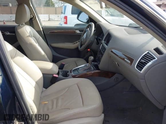 ✅ 2010 Audi Q5 Premium • VIN: WA1CKAFP0AA078642 • Lot: 41615984. Wystawiony na IAAI z przebiegiem 134 944 mil. Bezpłatny archiwum sprzedaży aukcyjnych z USA i szczegółowy raport historii pojazdu na DreamBid. Zdjęcie 5.