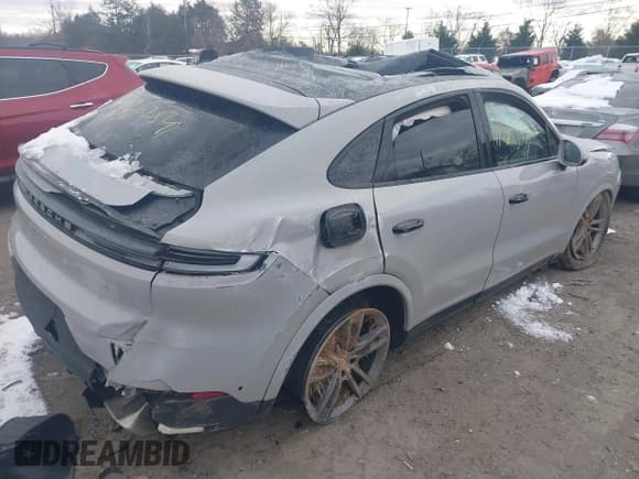 ✅ 2024 Porsche Cayenne • VIN: WP1BA2AY1RDA52862 • Lot: 41262541. Listed on IAAI with 13,084 mi. Free auction sales archive from the USA and detailed vehicle history report at DreamBid. Image 4.