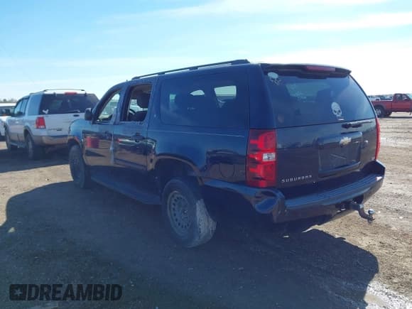 ✅ 2009 Chevrolet Suburban LS • VIN: 1GNFC16029R200974 • Lot: 41370873. Listed on IAAI with 207,649 mi. Free auction sales archive from the USA and detailed vehicle history report at DreamBid. Image 3.
