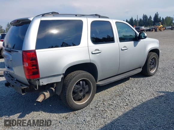 ✅ 2011 Chevrolet Tahoe LS • VIN: 1GNSKAE05BR209872 • Lot: 43087662. Wystawiony na IAAI z przebiegiem 144 777 mil. Bezpłatny archiwum sprzedaży aukcyjnych z USA i szczegółowy raport historii pojazdu na DreamBid. Zdjęcie 4.