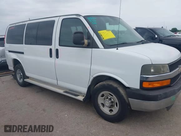 ✅ 2013 Chevrolet Express Passenger 1LT • VIN: 1GAZGYFG0D1117737 • Lot: 42320524. Wystawiony na IAAI z przebiegiem 103 968 mil. Bezpłatny archiwum sprzedaży aukcyjnych z USA i szczegółowy raport historii pojazdu na DreamBid. Zdjęcie 1.