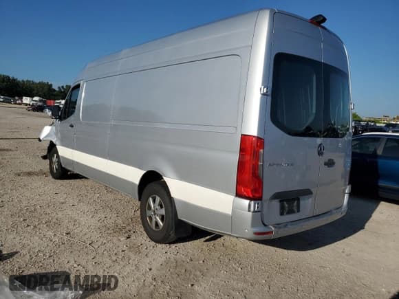 ✅ 2019 Mercedes-Benz Sprinter Cargo • VIN: WD4PF1CD4KT010510 • Lot: 65596965. Wystawiony na Copart z przebiegiem Nie podano. Bezpłatny archiwum sprzedaży aukcyjnych z USA i szczegółowy raport historii pojazdu na DreamBid. Zdjęcie 2.