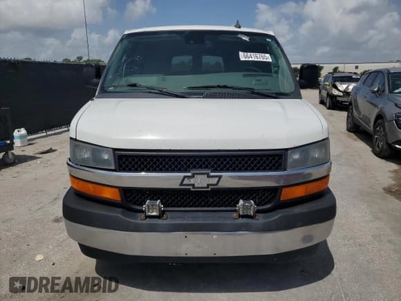✅ 2019 Chevrolet Express Passenger LT • VIN: 1GAZGPFG5K1220319 • Lot: 66416765. Wystawiony na Copart z przebiegiem 872 740 mil. Bezpłatny archiwum sprzedaży aukcyjnych z USA i szczegółowy raport historii pojazdu na DreamBid. Zdjęcie 5.
