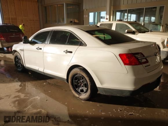 ✅ 2013 Ford Police Interceptor • VIN: 1FAHP2MT7DG101909 • Lot: 41400024. Wystawiony na IAAI z przebiegiem 260 481 mil. Bezpłatny archiwum sprzedaży aukcyjnych z USA i szczegółowy raport historii pojazdu na DreamBid. Zdjęcie 3.
