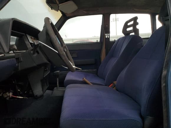 ✅ 1988 Volvo 240 DL • VIN: YV1AX8848J1281170 • Lot: 65687425. Wystawiony na Copart z przebiegiem 105 577 mil. Bezpłatny archiwum sprzedaży aukcyjnych z USA i szczegółowy raport historii pojazdu na DreamBid. Zdjęcie 7.