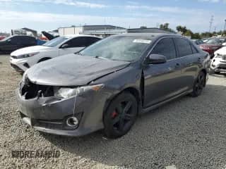 2013 Toyota Camry L with VIN 4T1BF1FK4DU294146, listed as a Copart auction lot 86050215 with 233,654 mi miles and Salvage title. Bid and sale history available at DreamBid. Image 1.