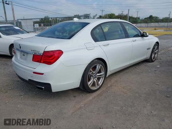 ✅ 2012 BMW 7 Series 740Li • VIN: WBAKB4C58CC576307 • Lot: 43181631. Listed on IAAI with 198,413 mi. Free auction sales archive from the USA and detailed vehicle history report at DreamBid. Image 4.
