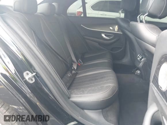 ✅ 2022 Mercedes-Benz E 350 • VIN: W1KZF8DBXNB075709 • Lot: 42354710. Wystawiony na IAAI z przebiegiem 69 303 mil. Bezpłatny archiwum sprzedaży aukcyjnych z USA i szczegółowy raport historii pojazdu na DreamBid. Zdjęcie 8.